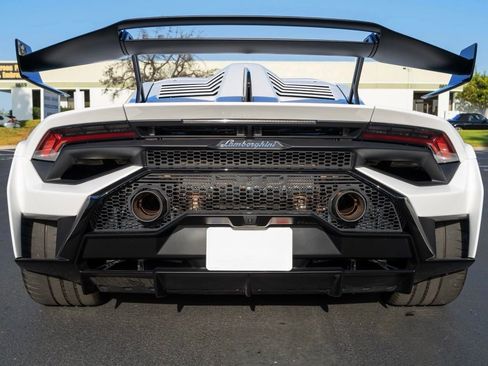 Used 2022 Lamborghini Huracan STO RWD image 7