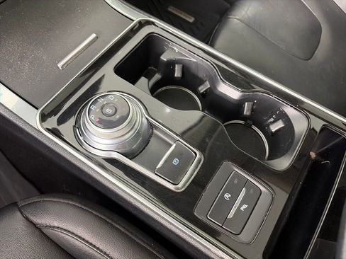 Used 2020 Ford Edge Titanium AWD/4WD image 22