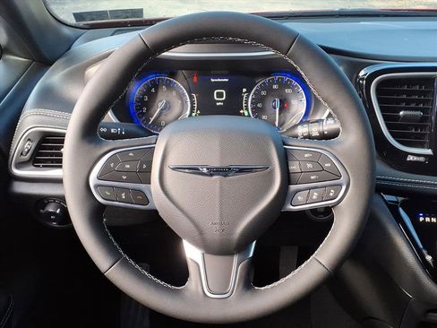 New 2026 Chrysler Pacifica Select image 15