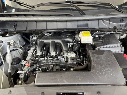 Used 2025 Nissan Pathfinder SV FWD image 34