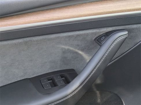 Used 2023 Tesla Model Y Performance image 12