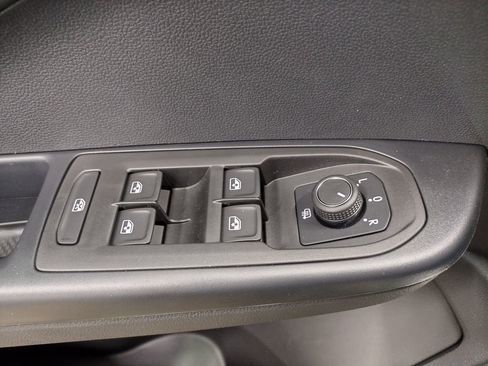 New 2025 Volkswagen Taos SE image 18