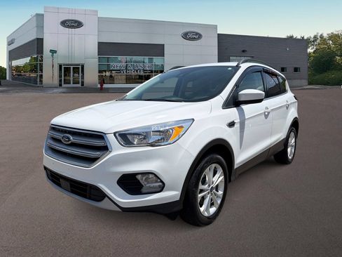Used 2018 Ford Escape SE w/ Ford Safe & Smart Package FWD image 1