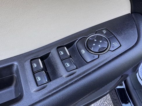 Used 2020 Ford Edge SEL image 11