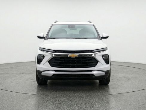Used 2025 Chevrolet TrailBlazer LT AWD/4WD image 2
