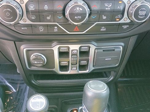 Used 2023 Jeep Wrangler Unlimited Sahara w/ Cold Weather Group AWD/4WD image 25