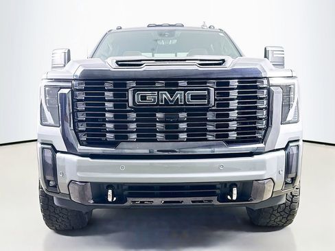 Used 2024 GMC Sierra 2500 Denali Ultimate AWD/4WD image 2