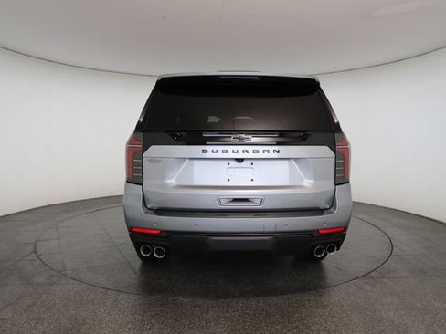 Used 2025 Chevrolet Suburban Z71 image 15