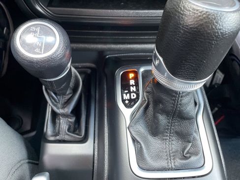 Used 2022 Jeep Gladiator Sport image 20