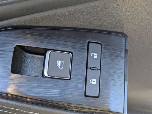 Used 2023 Nissan Rogue SL w/ SL Premium Package image 33