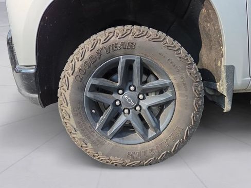 Used 2021 Chevrolet Silverado 1500 LT Trail Boss w/ LPO, Dark Essentials Package AWD/4WD image 9