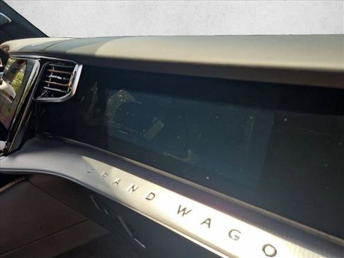 Used 2023 Jeep Grand Wagoneer Series III AWD/4WD image 25