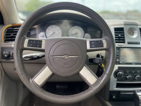 Used 2010 Chrysler 300 Touring RWD image 12