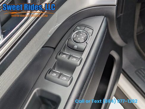 Used 2016 Ford Explorer XLT w/ Equipment Group 202A FWD image 18