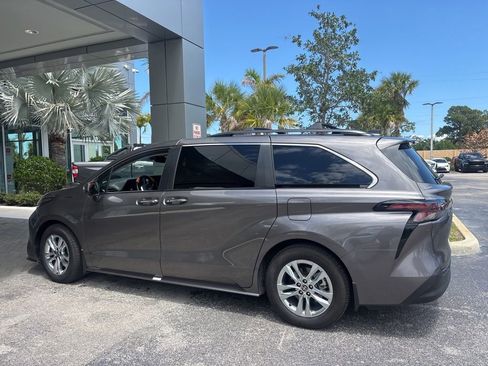Certified 2024 Toyota Sienna XLE w/ XLE Plus Package FWD image 4