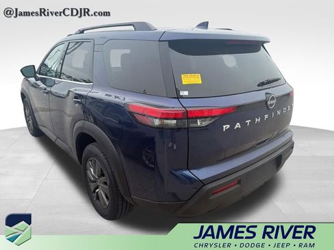 Used 2025 Nissan Pathfinder SV FWD image 8