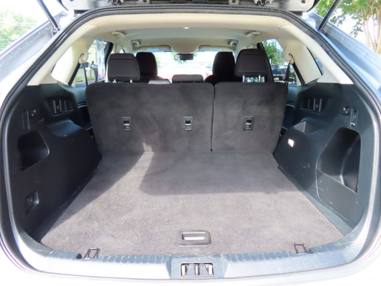 Used 2020 Ford Edge SE FWD image 19