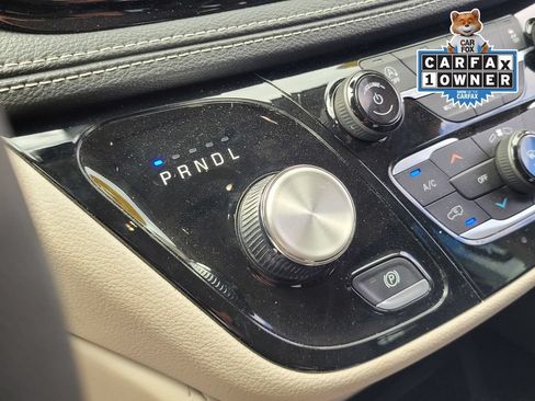 Used 2023 Chrysler Pacifica Limited FWD image 19