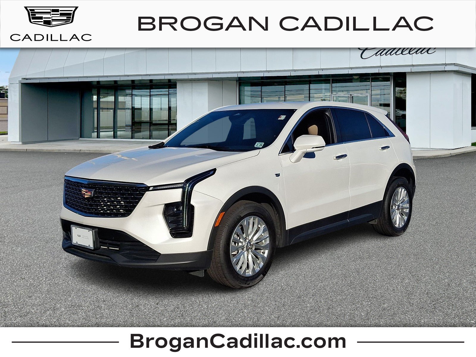 Used 2024 Cadillac XT4 Luxury w/ Cold Weather Package FWD image 1