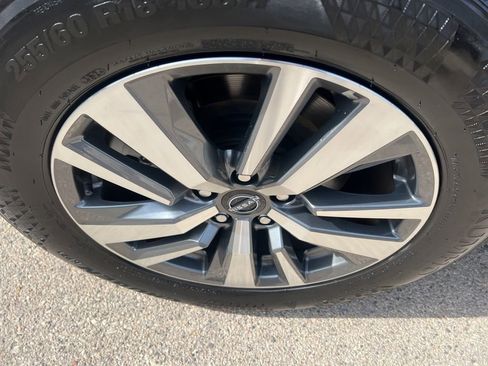 Used 2024 Nissan Pathfinder SL image 39