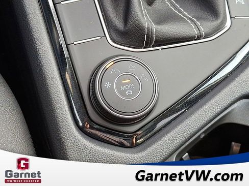 Used 2025 Volkswagen Taos SEL image 24