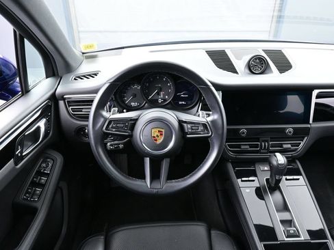 Certified 2022 Porsche Macan AWD/4WD image 17
