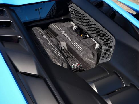 Used 2025 Lamborghini Revuelto AWD/4WD image 11