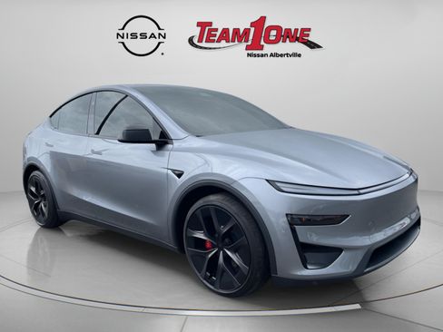 Used 2026 Tesla Model Y Performance AWD/4WD image 2