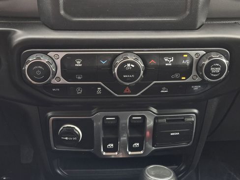 Used 2023 Jeep Wrangler Sport AWD/4WD image 17