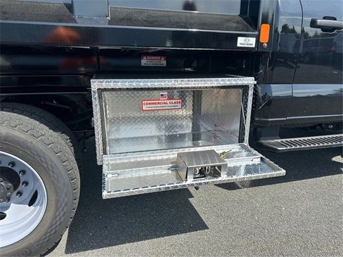 New 2025 Ford F550 4x4 Regular Cab Super Duty image 14