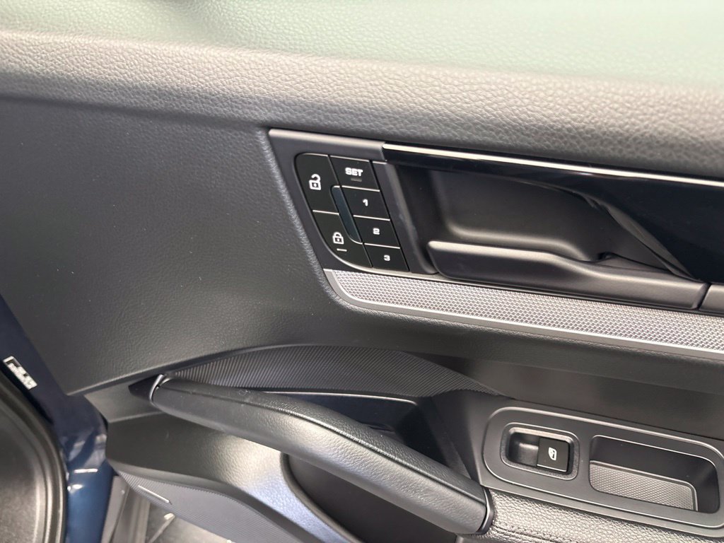 Certified 2024 Porsche Cayenne S AWD/4WD image 24