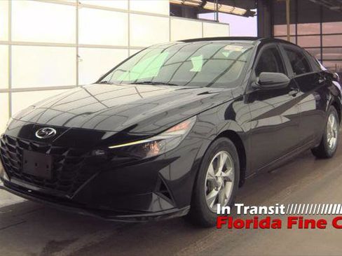 Used 2021 Hyundai Elantra SE FWD image 2