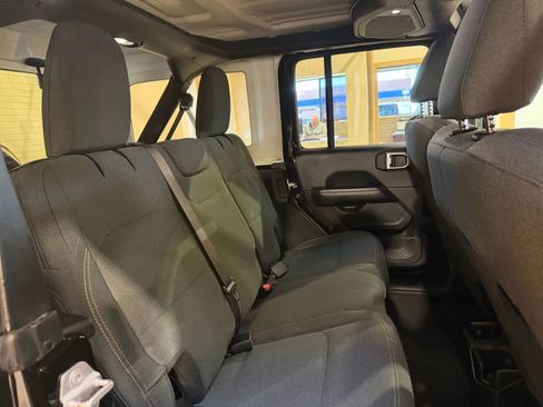 Used 2024 Jeep Wrangler Unlimited Sahara image 20