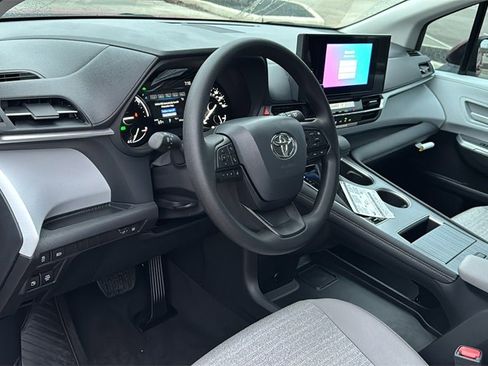 New 2026 Toyota Sienna LE image 16