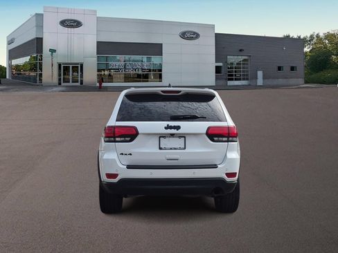 Used 2018 Jeep Grand Cherokee Laredo AWD/4WD image 8