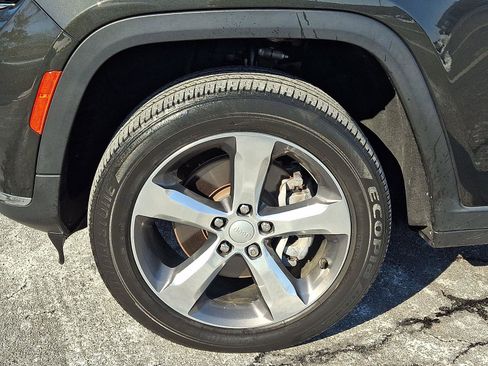 Used 2022 Jeep Grand Cherokee L Limited image 9