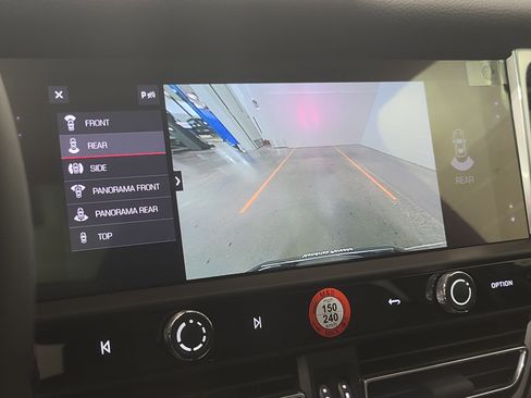 New 2026 Porsche Macan image 23