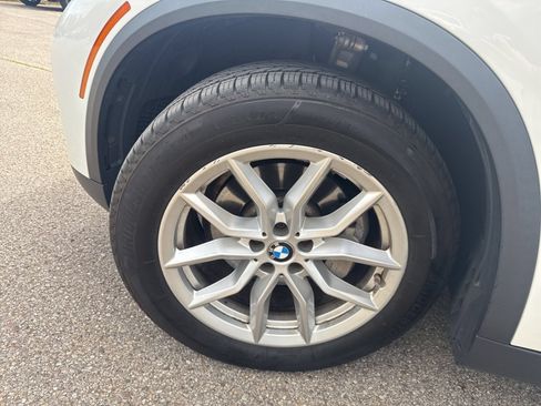 Used 2021 BMW X5 xDrive40i AWD/4WD image 36