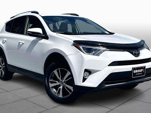 Used 2018 Toyota RAV4 XLE image 3
