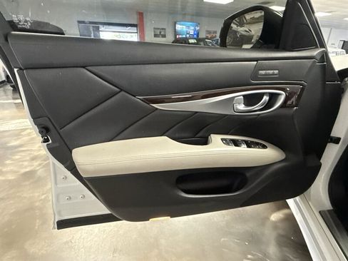 Used 2015 INFINITI Q70 3.7 w/ Sport Package RWD image 14