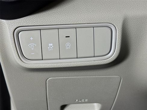 Certified 2025 Kia Soul LX w/ LX Technology Package FWD image 10