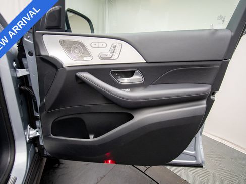 Used 2025 Mercedes-Benz GLS 450 4MATIC image 30
