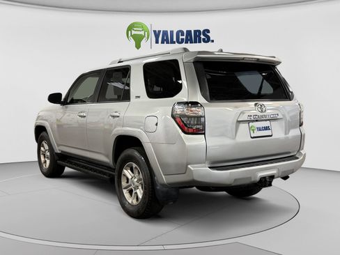 Used 2016 Toyota 4Runner SR5 AWD/4WD image 3