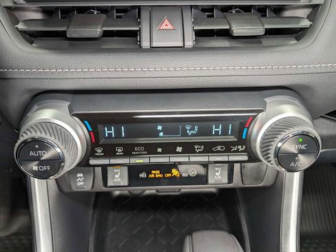 Used 2025 Toyota RAV4 XLE image 32