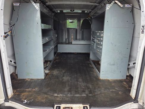 Used 2014 Chevrolet Express 3500 w/ Chrome Appearance Package RWD image 18