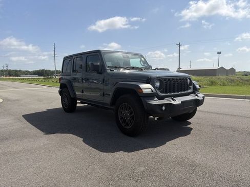 Used 2024 Jeep Wrangler Unlimited Sport AWD/4WD image 7