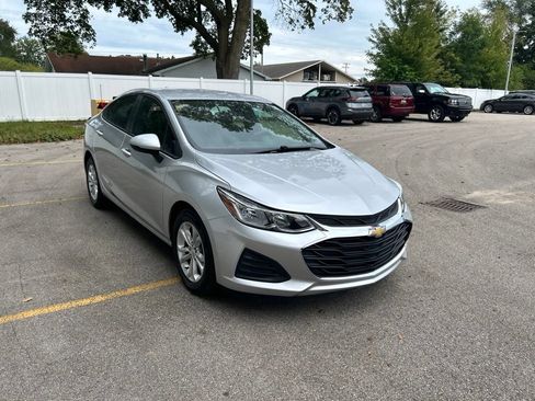 Used 2019 Chevrolet Cruze LS w/ LS Convenience Package FWD image 4