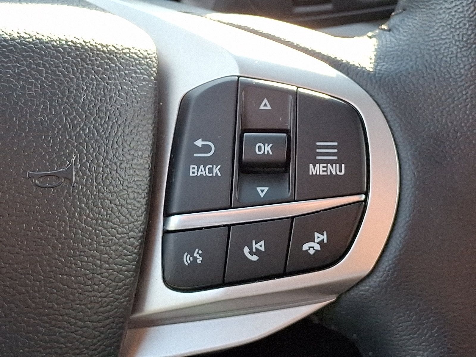 Used 2024 Ford Explorer XLT w/ Equipment Group 202A AWD/4WD image 23