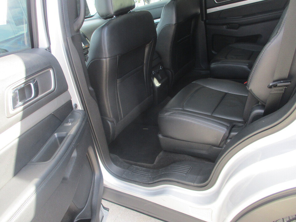Used 2017 Ford Explorer XLT w/ Equipment Group 202A FWD image 24