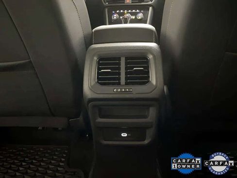 Used 2024 Volkswagen Taos SE image 75